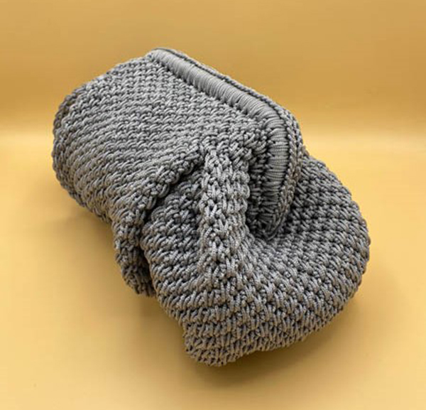 pochette grigia in crochet made in italy